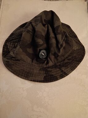 Abercrombie & Fitch Reversible Green Camo/Tan Bucket Hat Boys One Size
